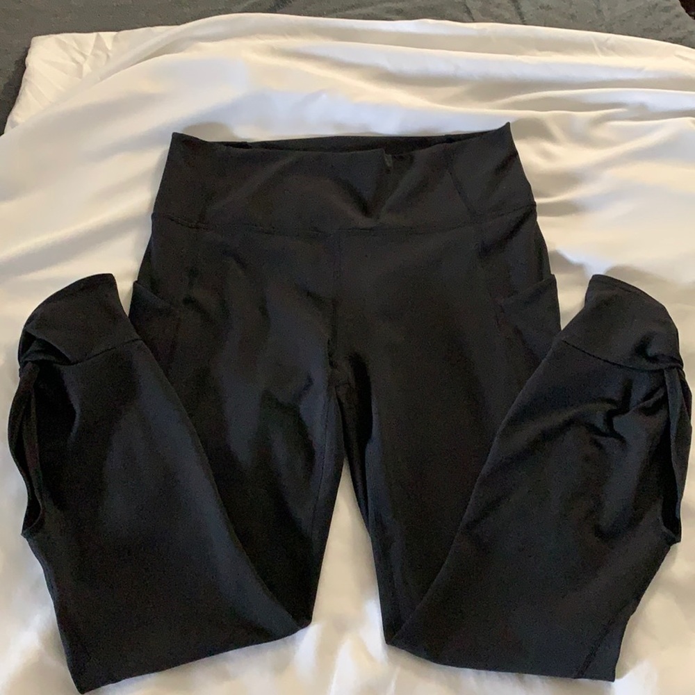 FABLETICS SOFT COMFY WITH CUTE LEG DETAIL